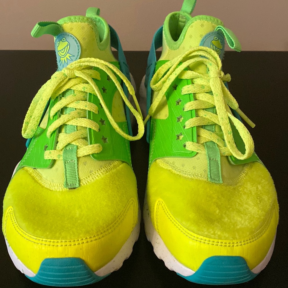 Nike Air Kids Size 6.5Y Kermit the Frog Huaraches